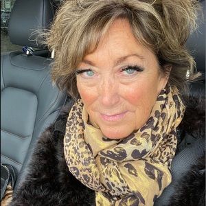 Meet your Posher, Laurie